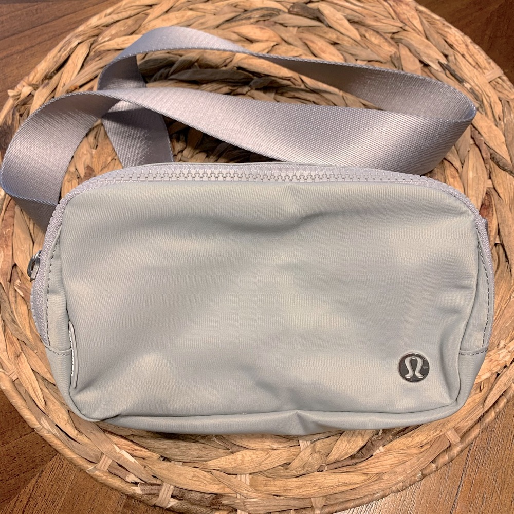 Lululemon Everywhere Belt Bag